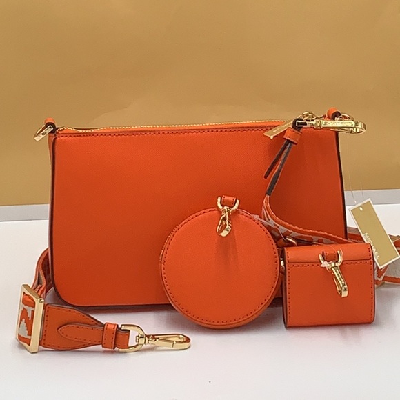 MICHAEL KORS JET SET TRAVEL SMALL SHOULDER CROSSBODY
BAG WITH TECH ATTCH AIRPOD - Picture 8 of 16